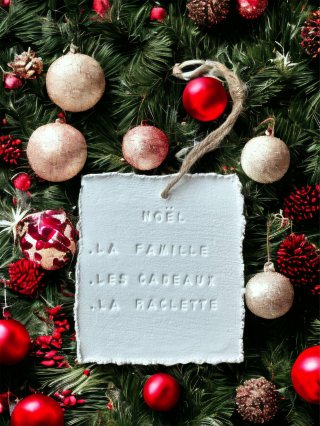 Plaque « Noël: Famille Cadeau Raclette »